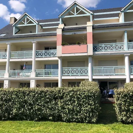 T2 Rez De Jardin Piscine Parking La Baule Apartment *