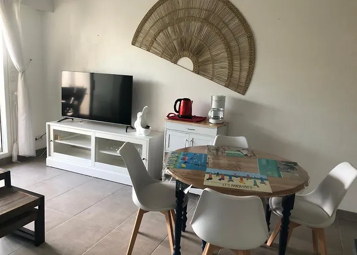 T2 Rez De Jardin Piscine Parking La Baule Apartament *